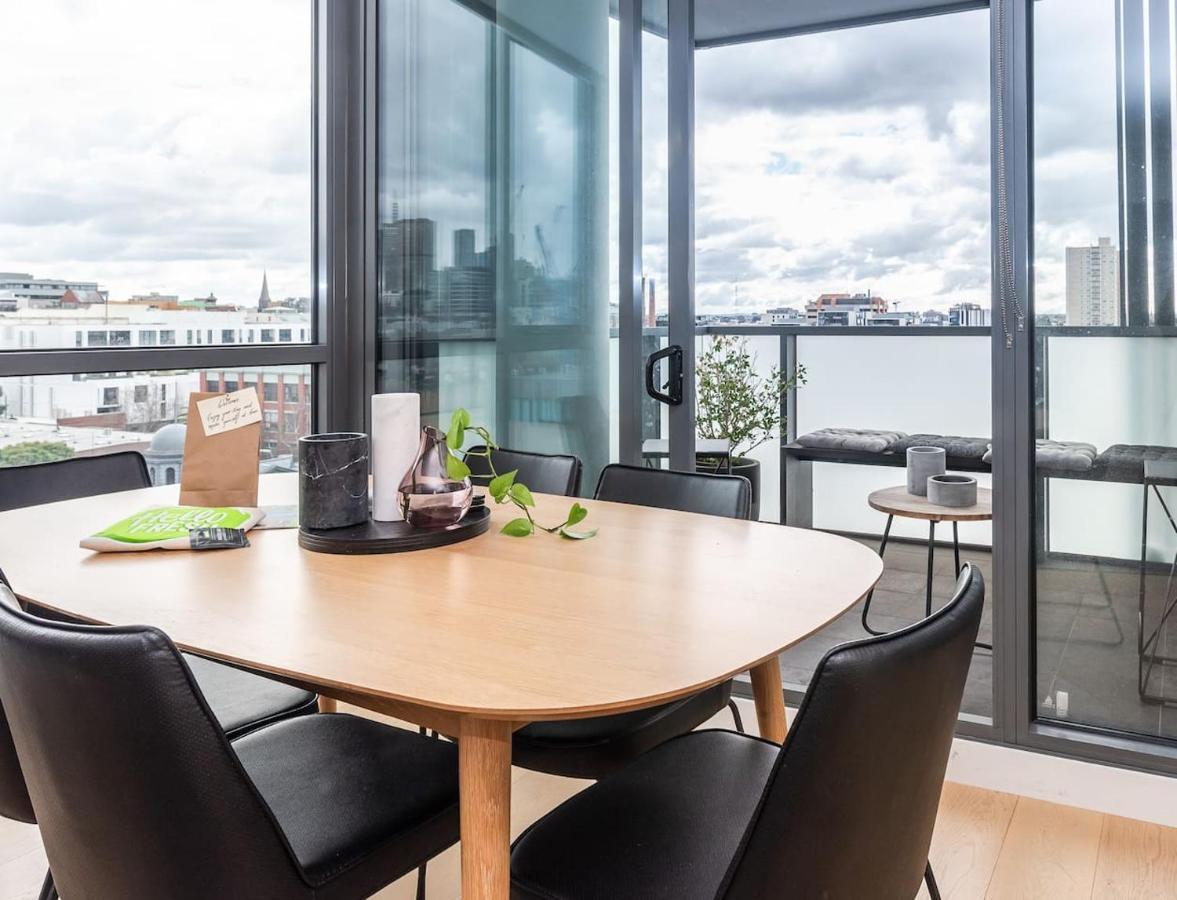 Coveted Collingwood - Balcony Hideaway With Views Apartment *