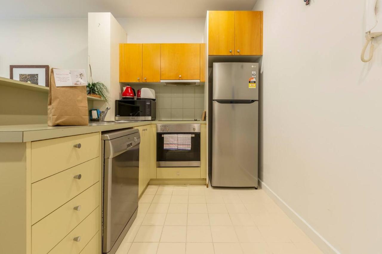 Experience The St Kilda Vibe From A Cosy Retreat Apartment *