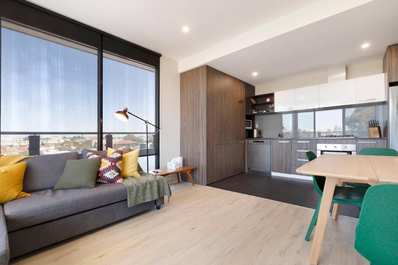 Terra Cotta - Brunswick Retreat With Breezy Balcony Apartment