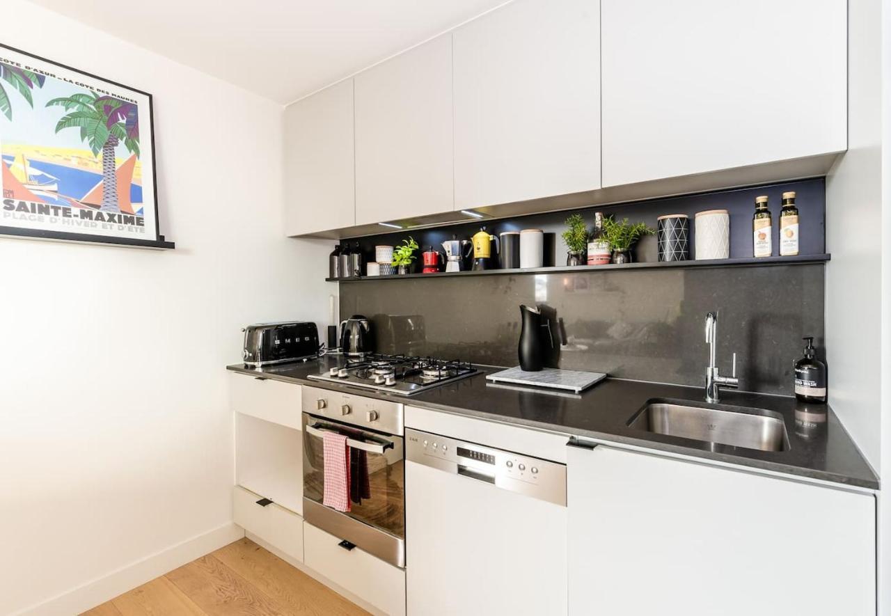 Coveted Collingwood - Balcony Hideaway With Views Apartment *