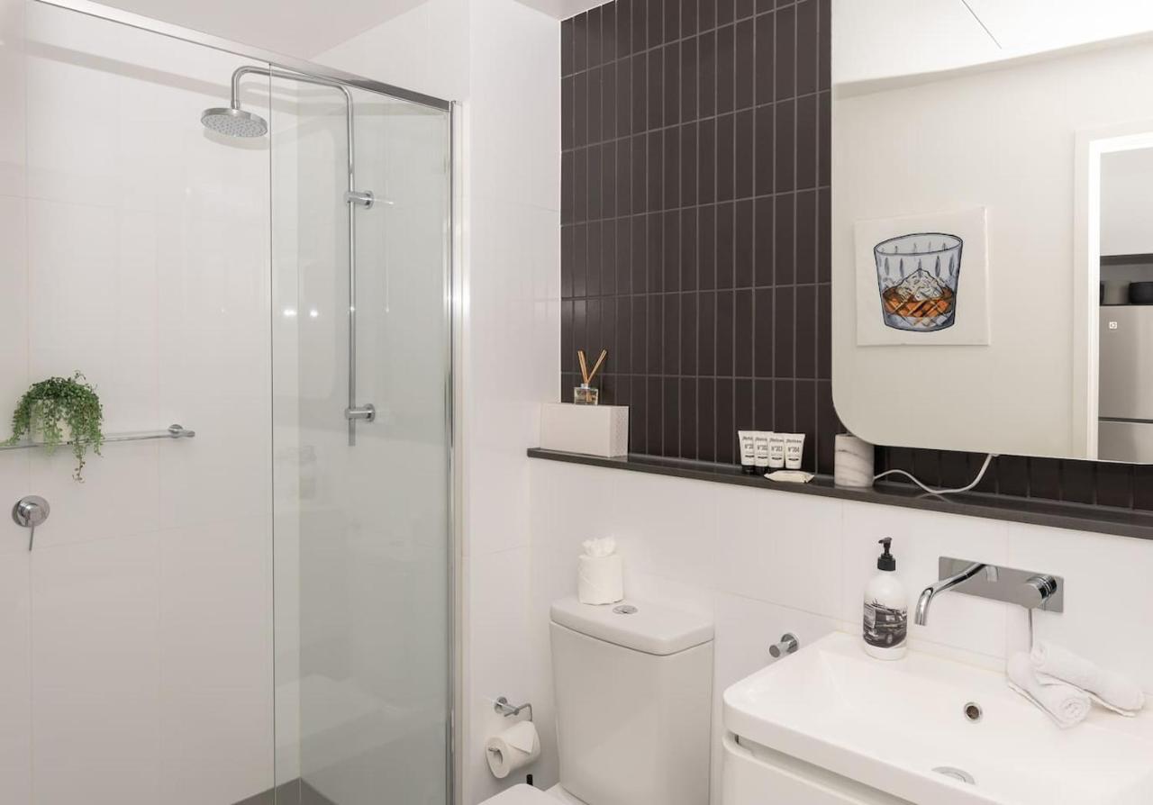 Coveted Collingwood - Balcony Hideaway With Views