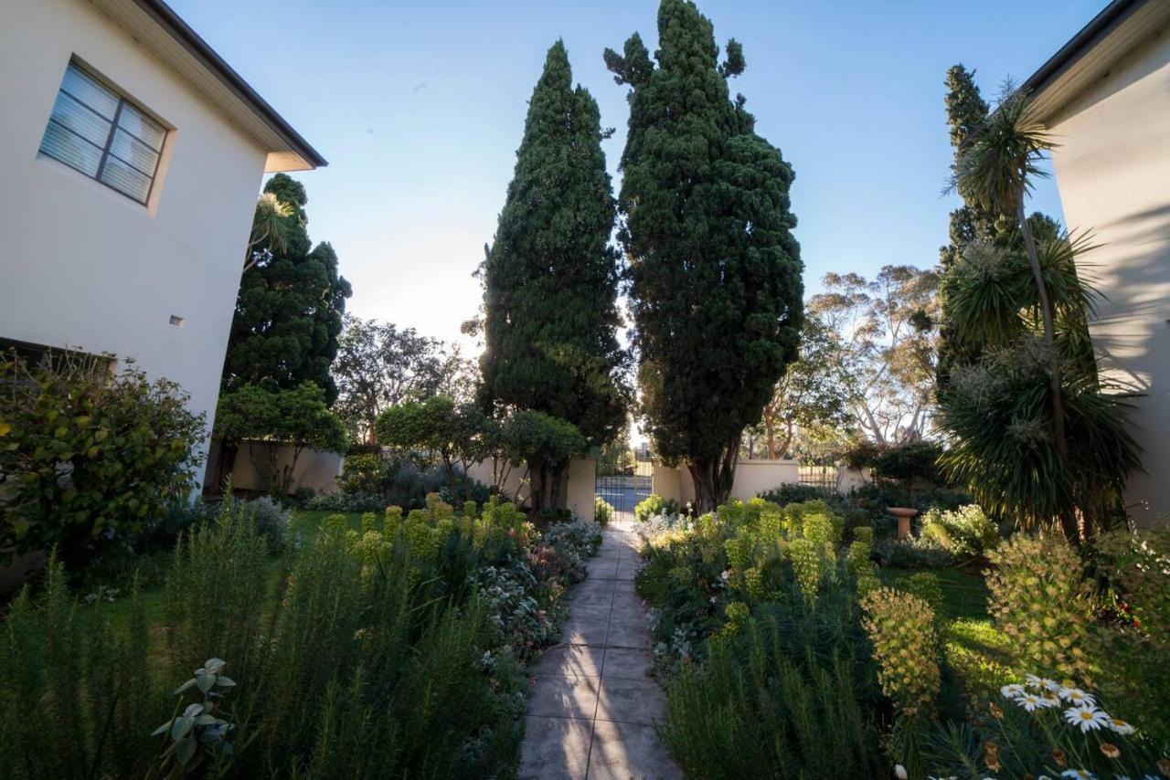 Parkside Hideaway - Beautiful Art Deco Near Zoo Apartment Melbourne