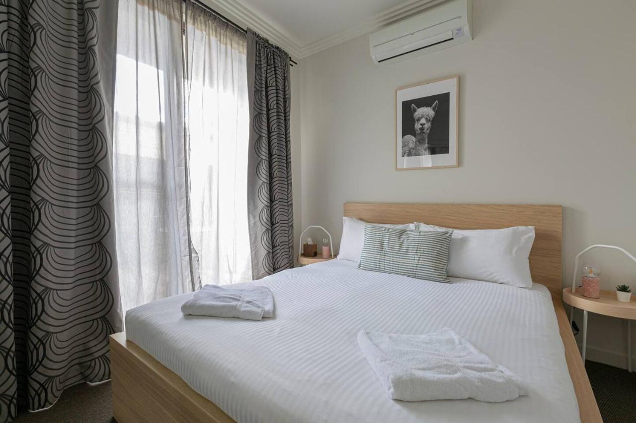 Primrose - Chic Mid-century Style In Brunswick *