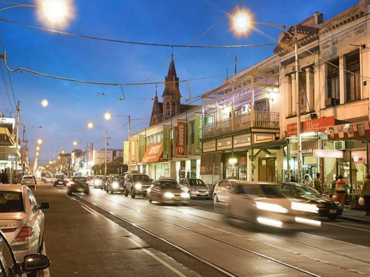 Spacious With Balcony In Eclectic Brunswick