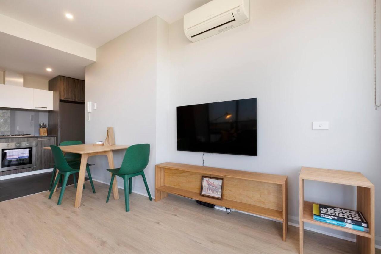 Terra Cotta - Brunswick Retreat With Breezy Balcony Apartment Melbourne