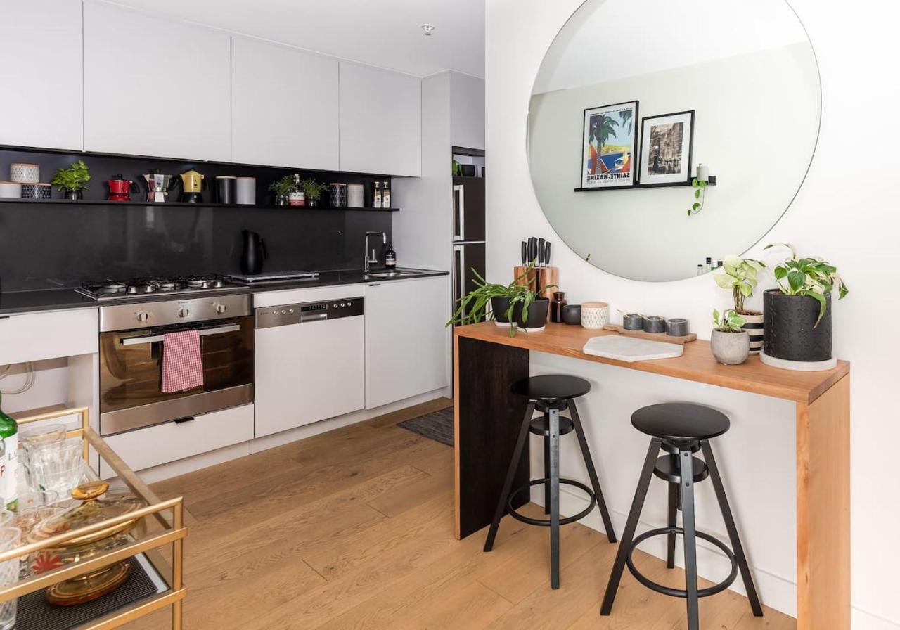 Coveted Collingwood - Balcony Hideaway With Views *