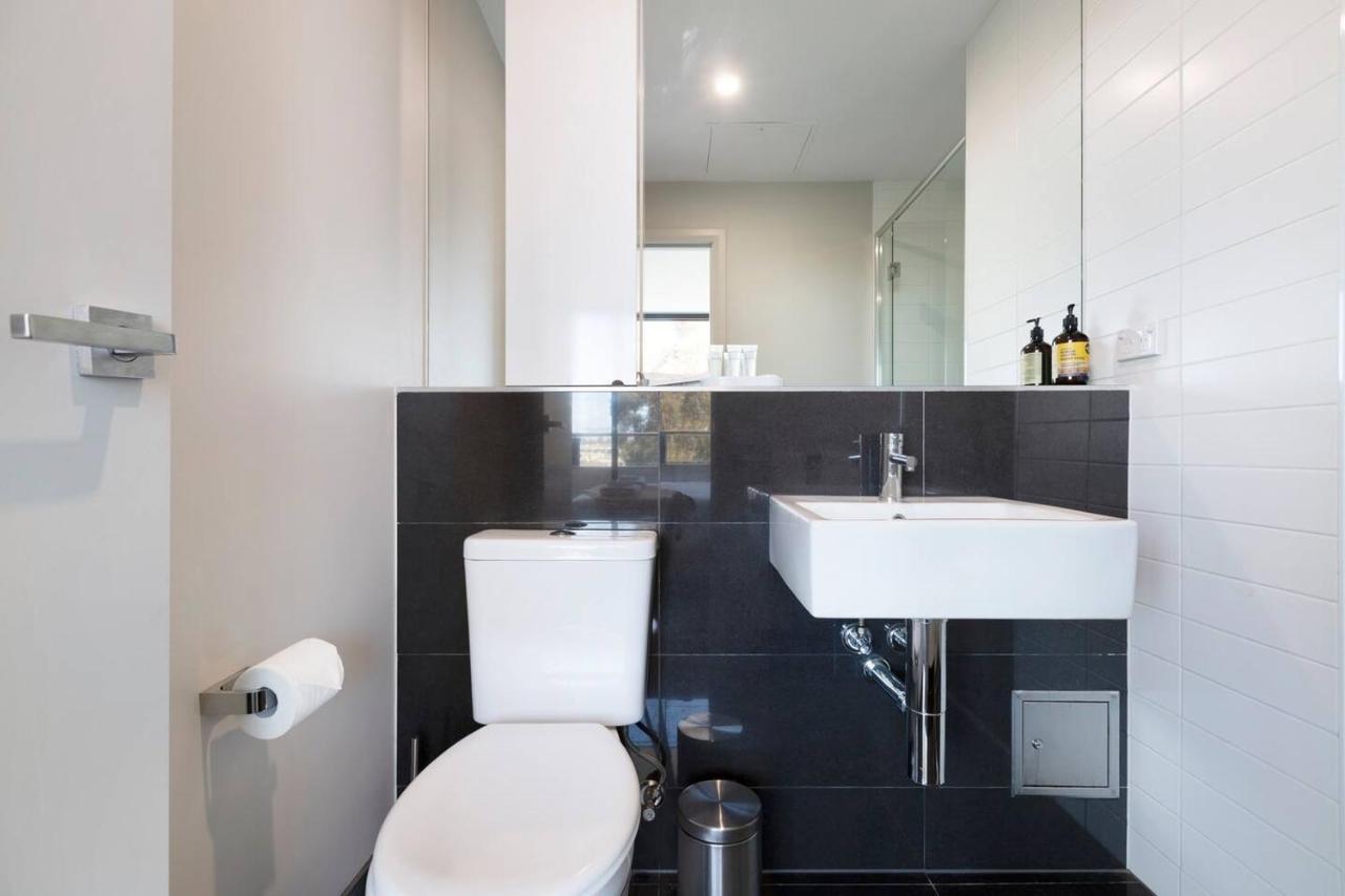 Terra Cotta - Brunswick Retreat With Breezy Balcony Apartment