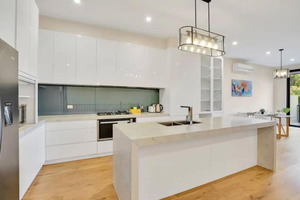 Spacious Townhouse Melbourne