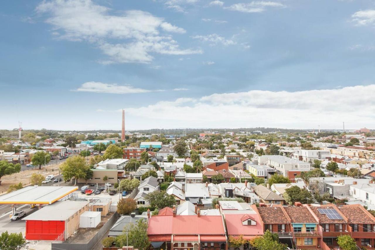 Smith Street Crossing - City-view Serenity *