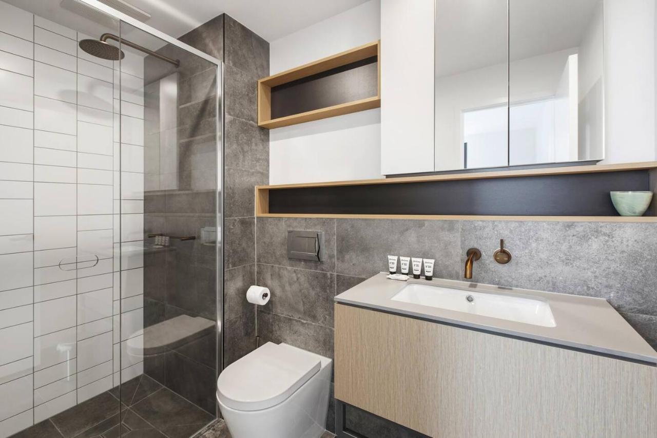 Smith Street Crossing - City-view Serenity Apartment