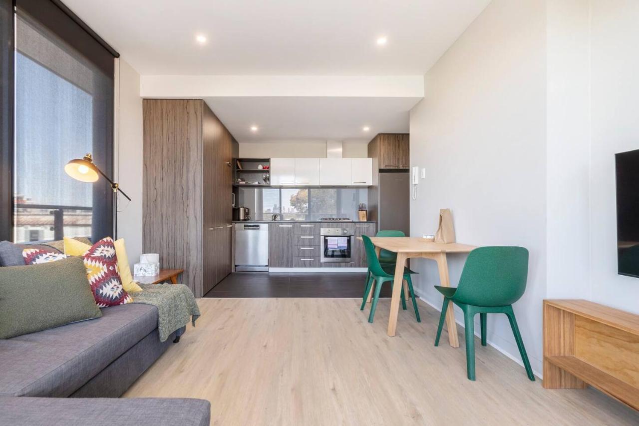 Apartment Terra Cotta - Brunswick Retreat With Breezy Balcony