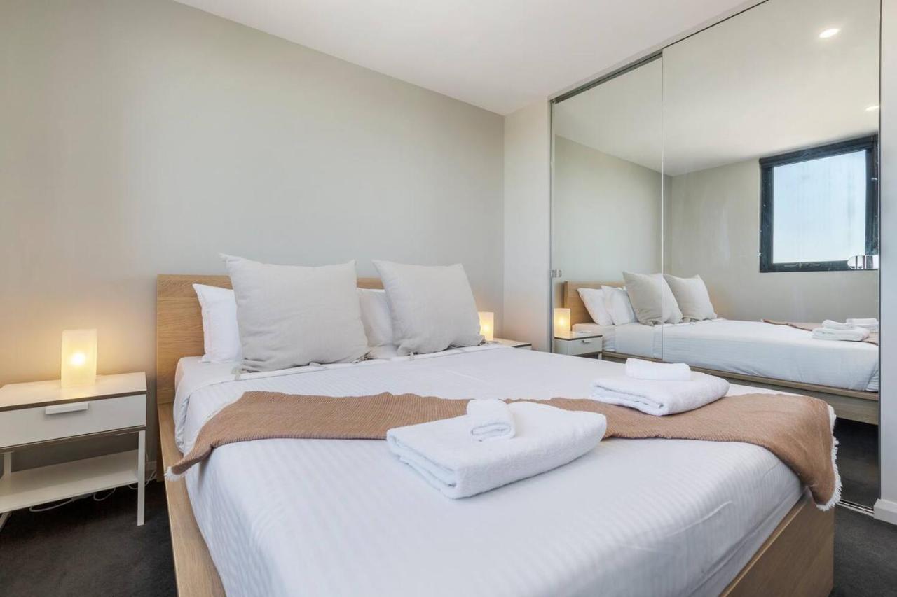 Terra Cotta - Brunswick Retreat With Breezy Balcony Melbourne