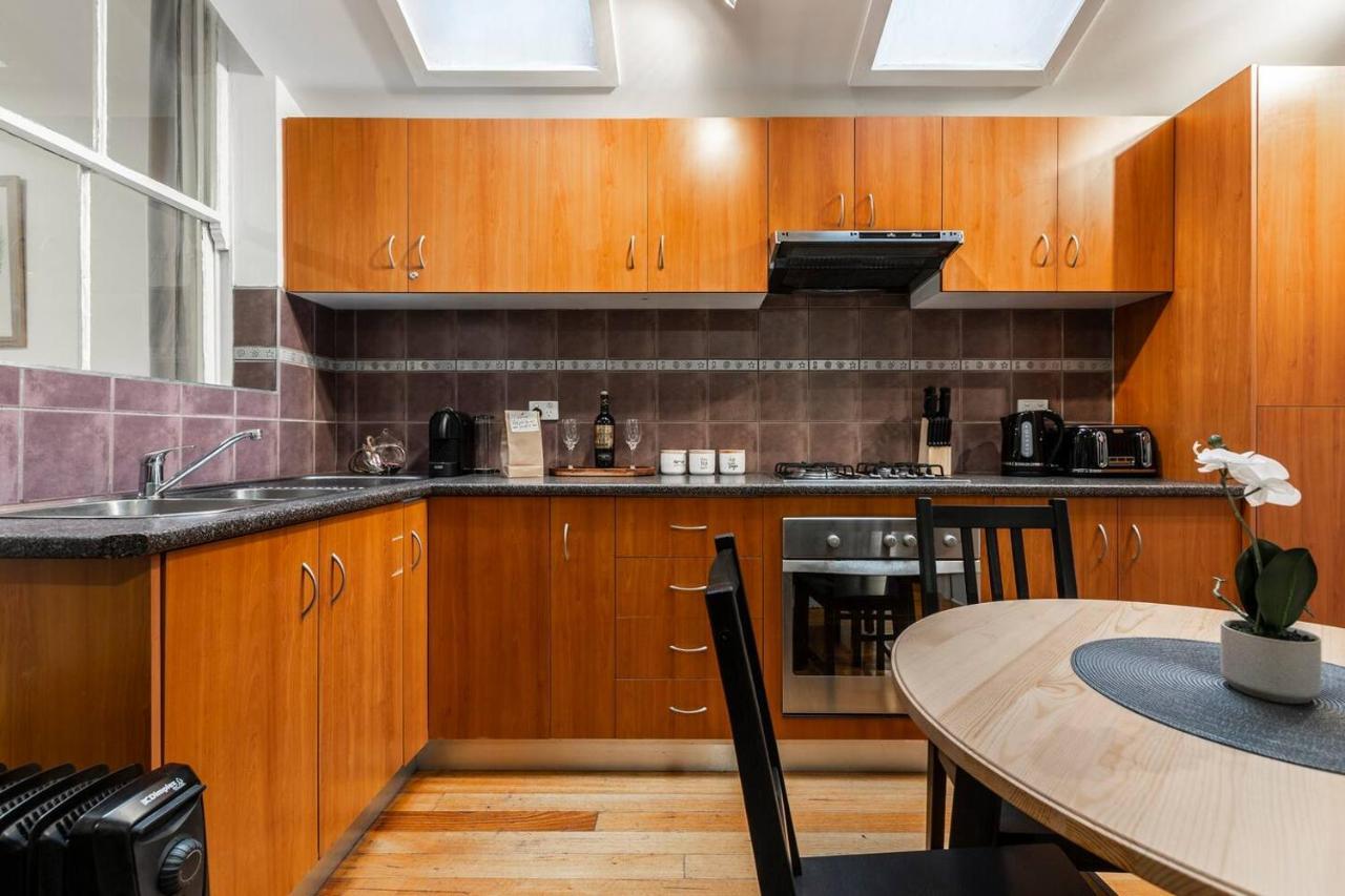 A Carlton Classic - Quaint Inner-city Getaway Melbourne