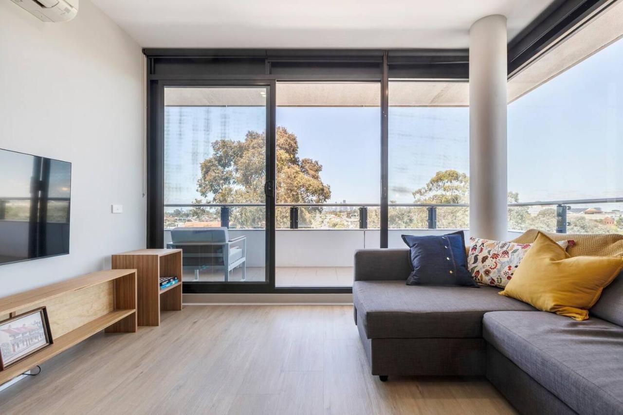 Terra Cotta - Brunswick Retreat With Breezy Balcony Melbourne
