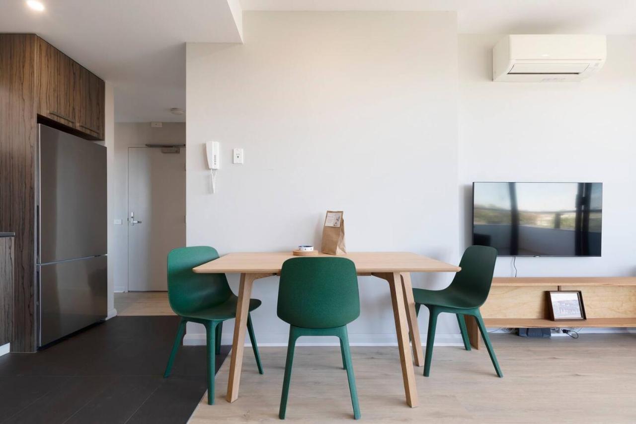 Terra Cotta - Brunswick Retreat With Breezy Balcony *