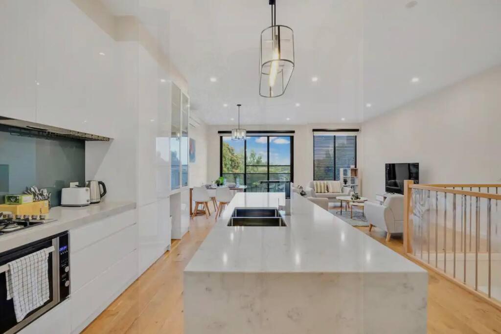 Spacious Townhouse Melbourne