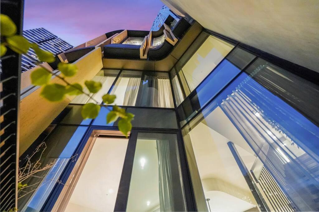 Delicated Loft In 2bed 2.5bath 2carpark Melbourne