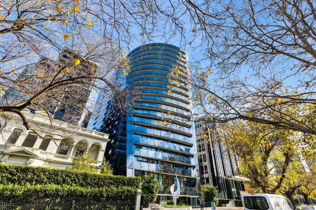 Apartment St Kilda Road 2 Bedrooms * Swimming Pool *