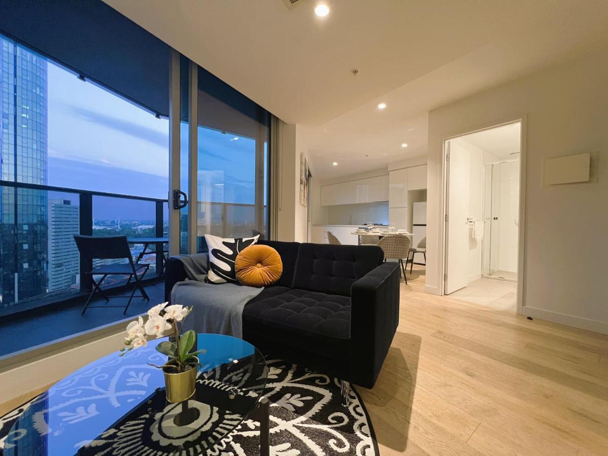 2br 2 Bath, Balcony, City View, Southbank Apartment *