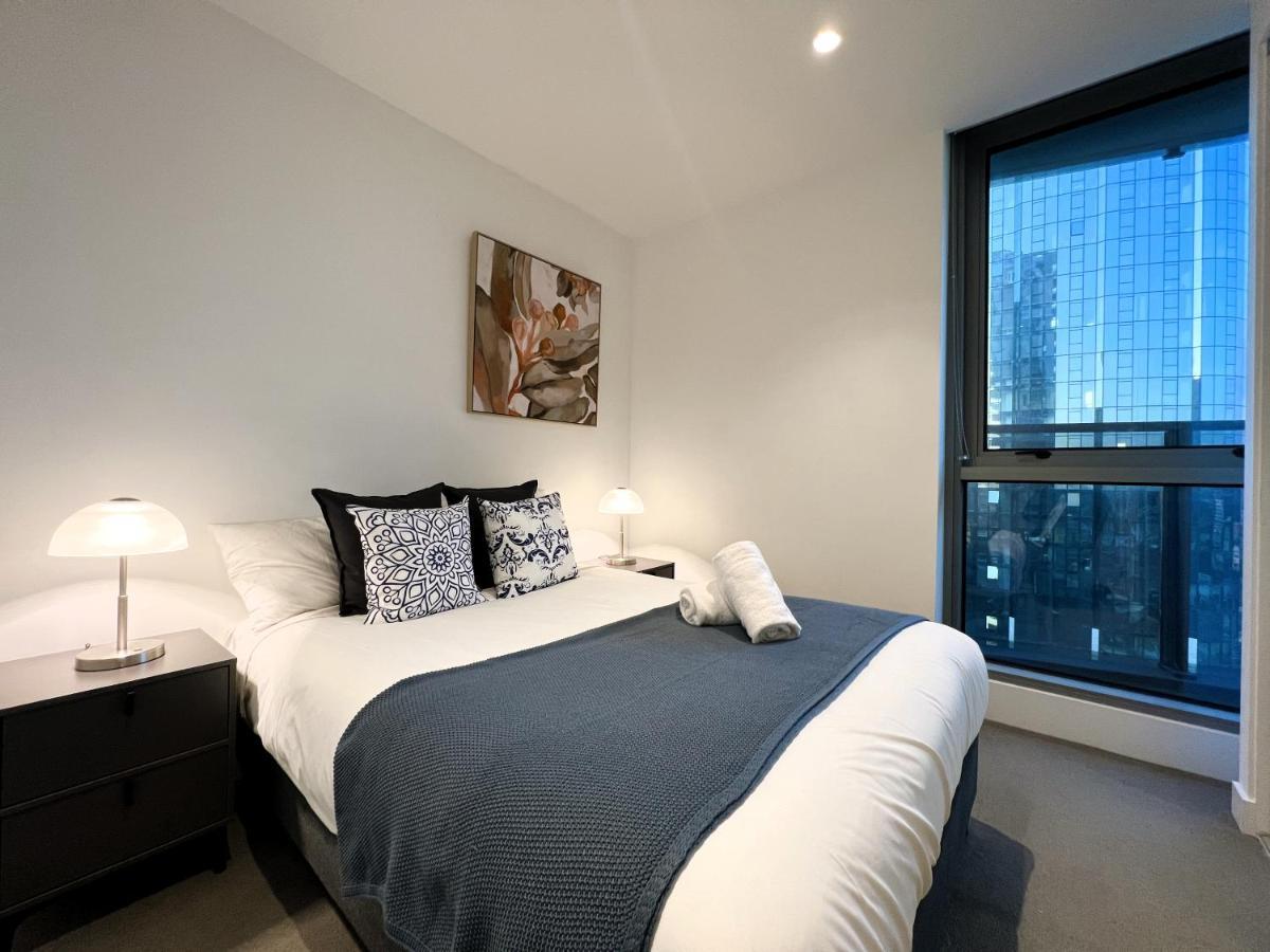2br 2 Bath, Balcony, City View, Southbank Apartment