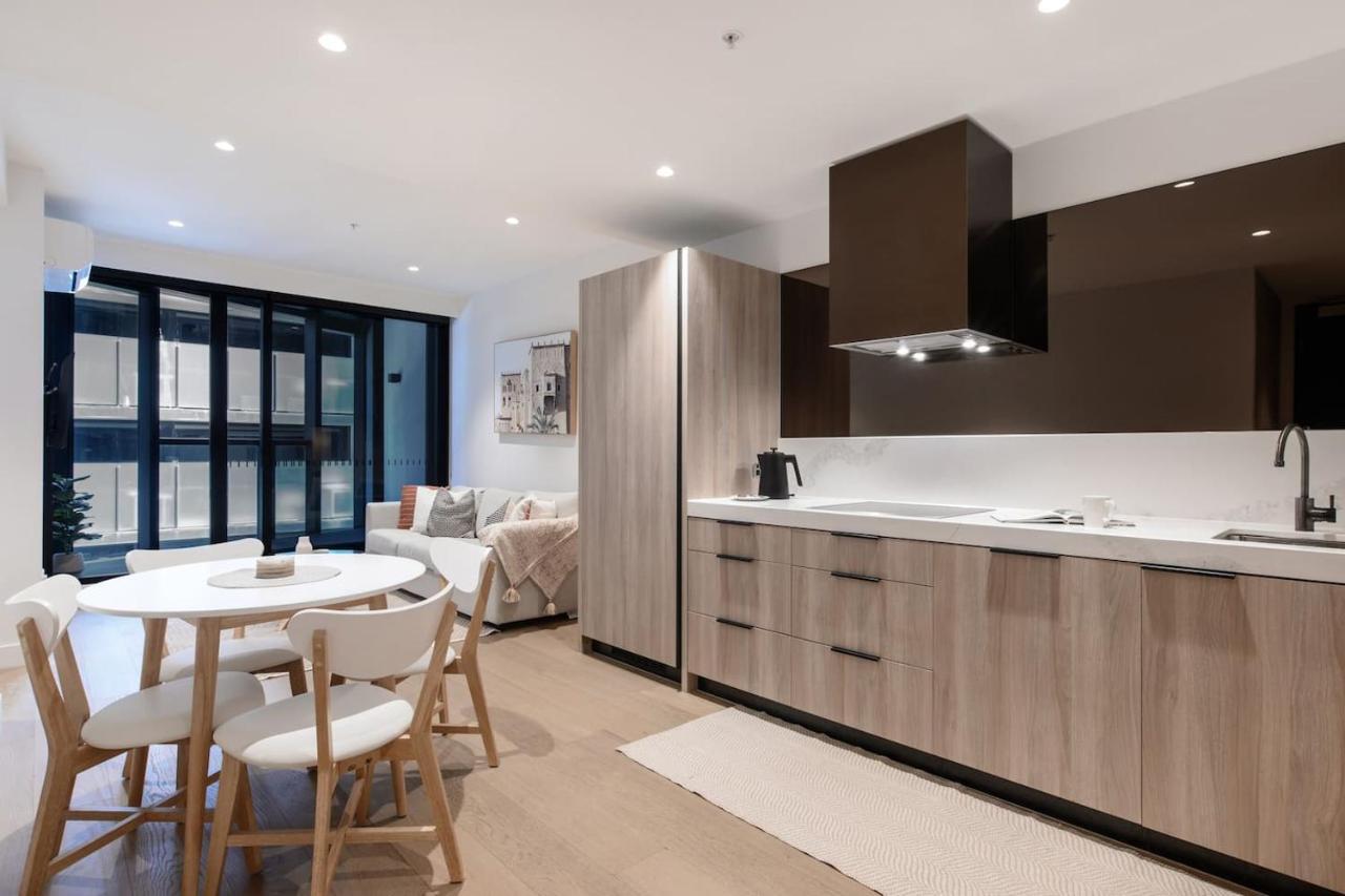 Contemporary Ease - Streamlined South Yarra Living * Melbourne
