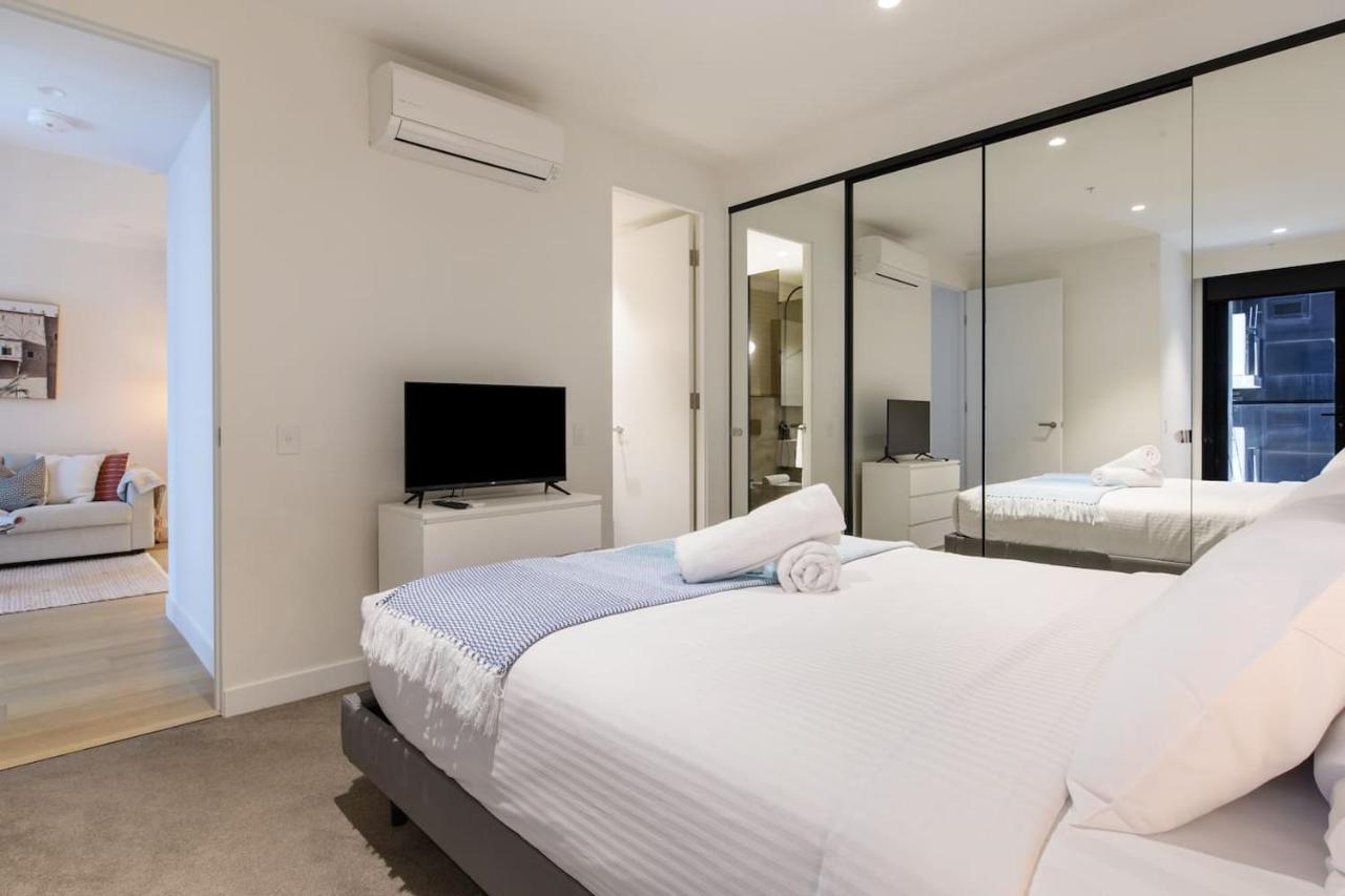Apartment Contemporary Ease - Streamlined South Yarra Living