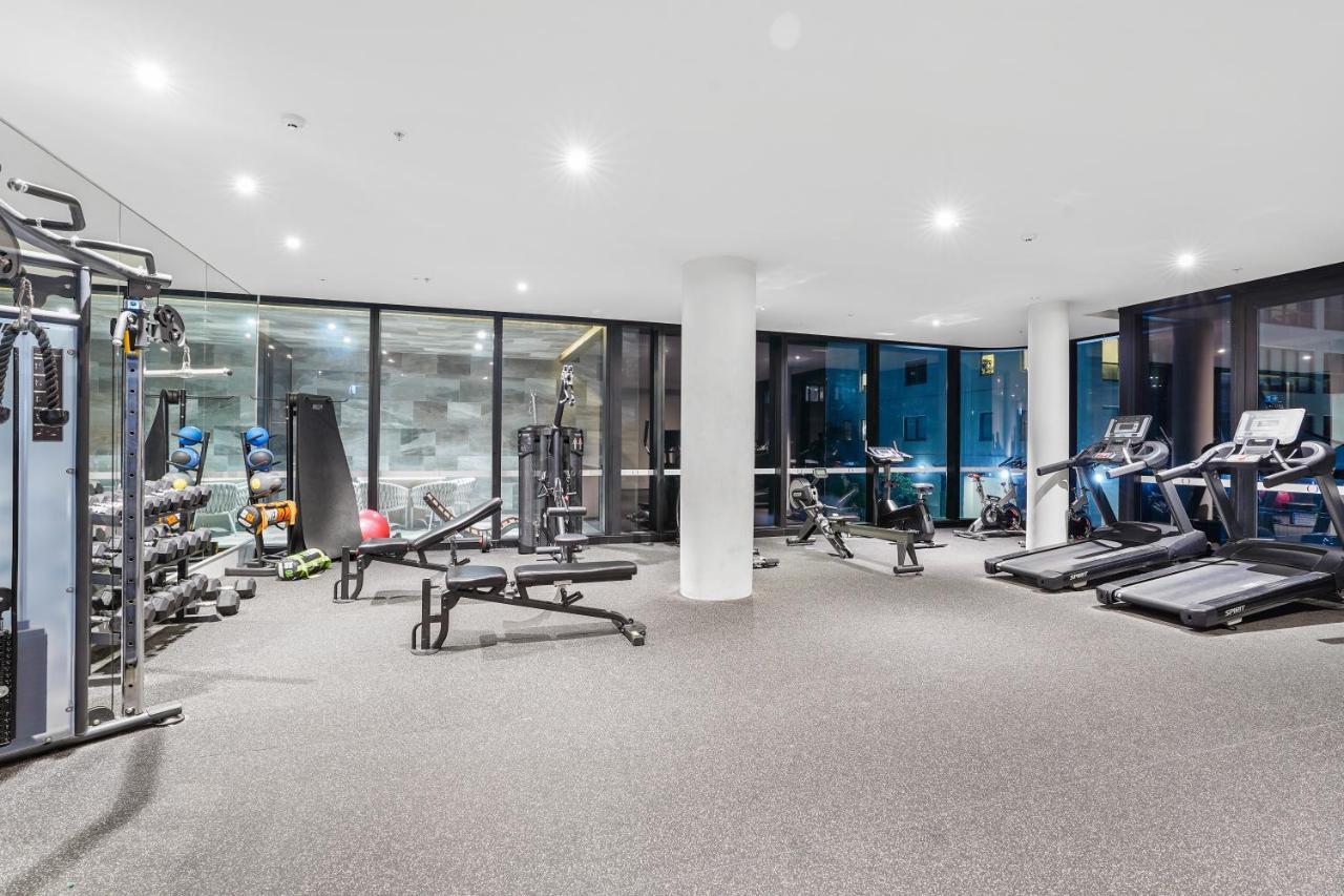 St Kilda Road 2 Bedrooms * Swimming Pool Apartment Melbourne