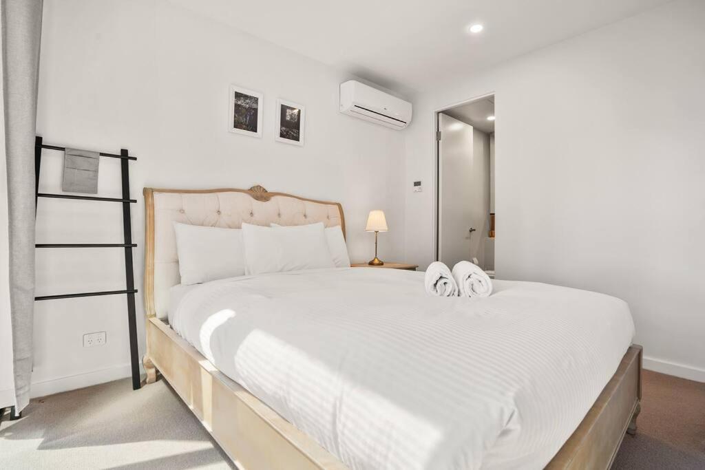 Steps To Rmit Uni & A Range Of Life 2b2b Melbourne