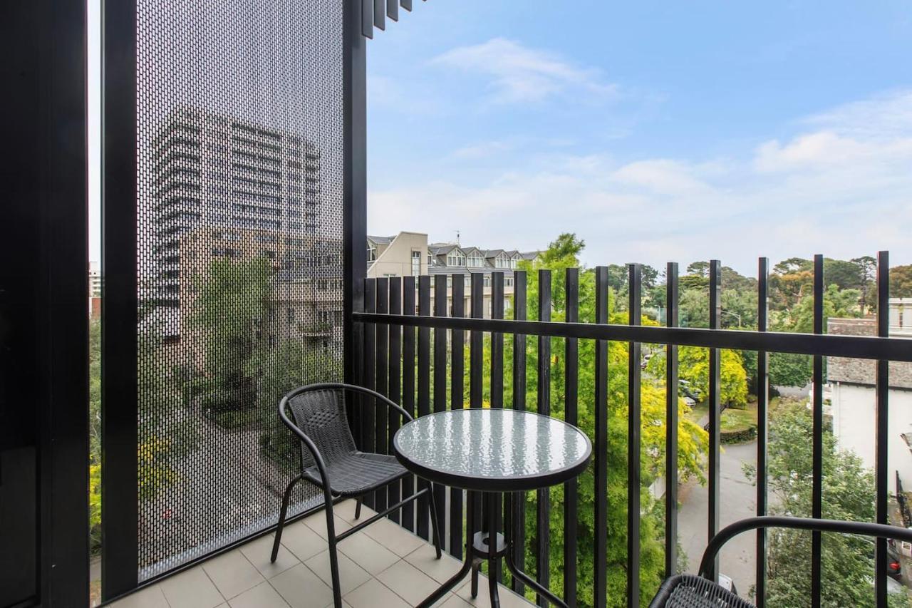 'the Skynook' Sun-drenched Shimmer By Park Melbourne