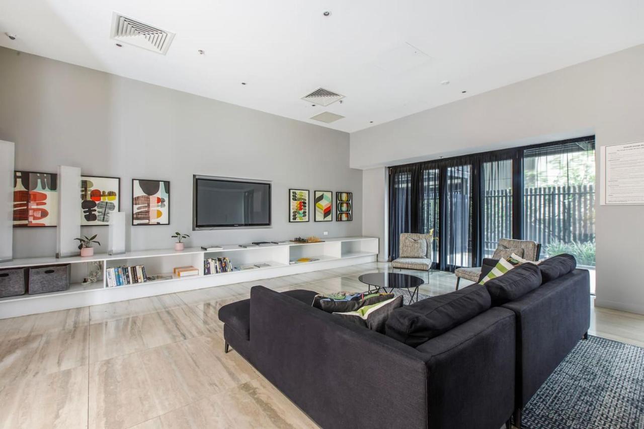Apartment 'the Skynook' Sun-drenched Shimmer By Park Melbourne