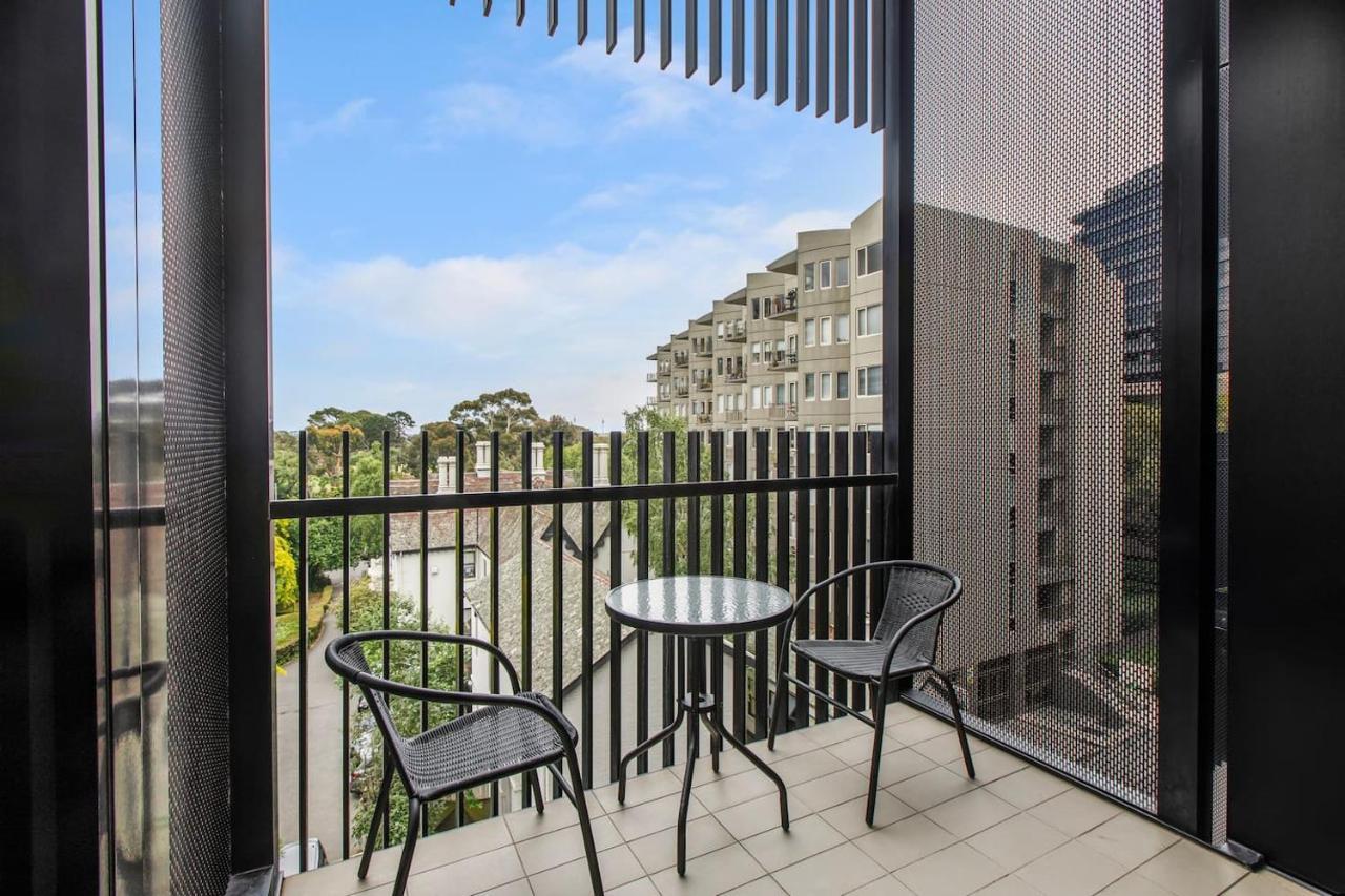'the Skynook' Sun-drenched Shimmer By Park Apartment