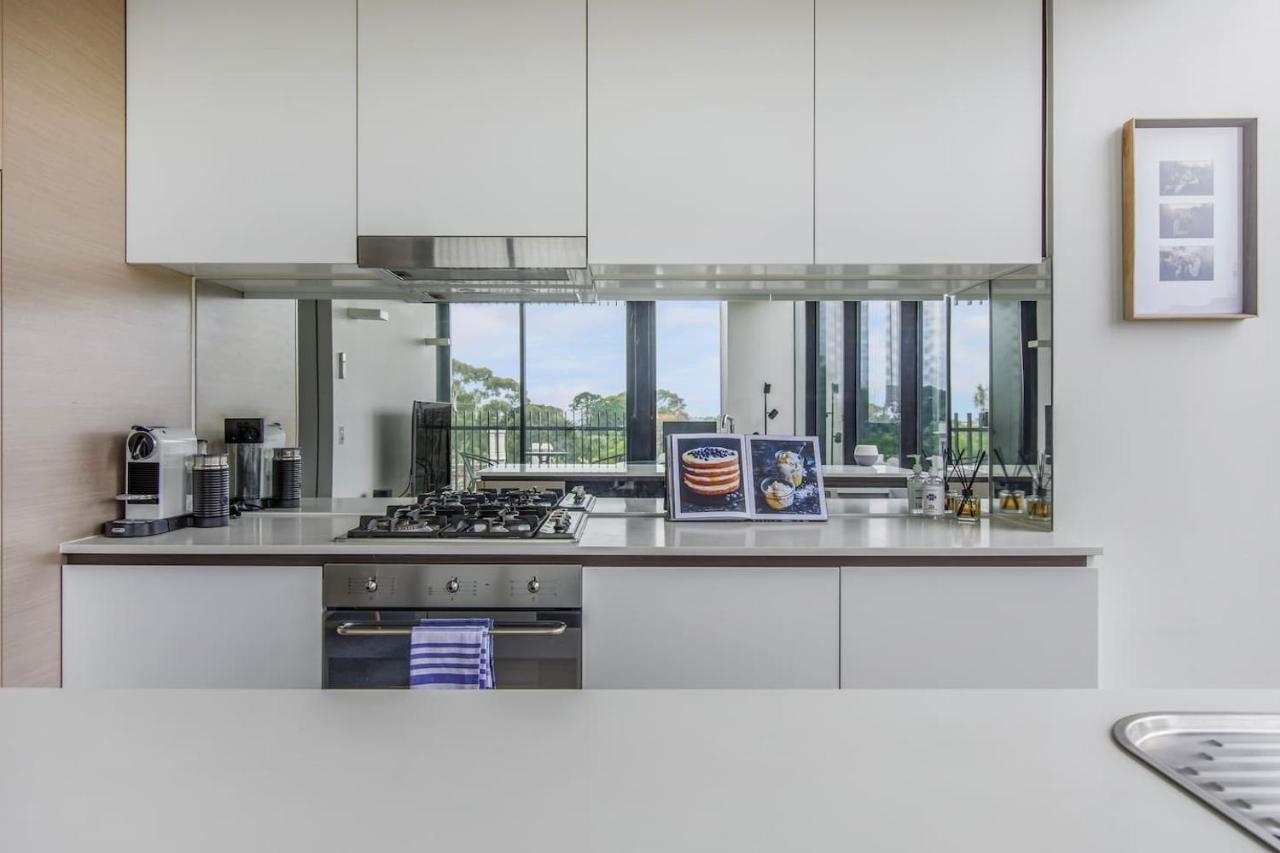 'the Skynook' Sun-drenched Shimmer By Park Apartment *