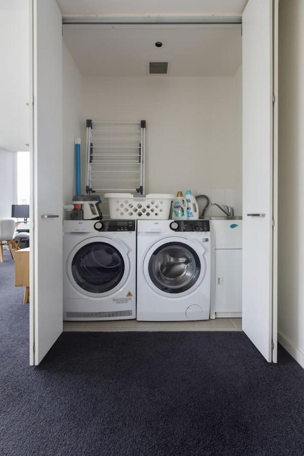 Apartment 'the Skynook' Sun-drenched Shimmer By Park Melbourne