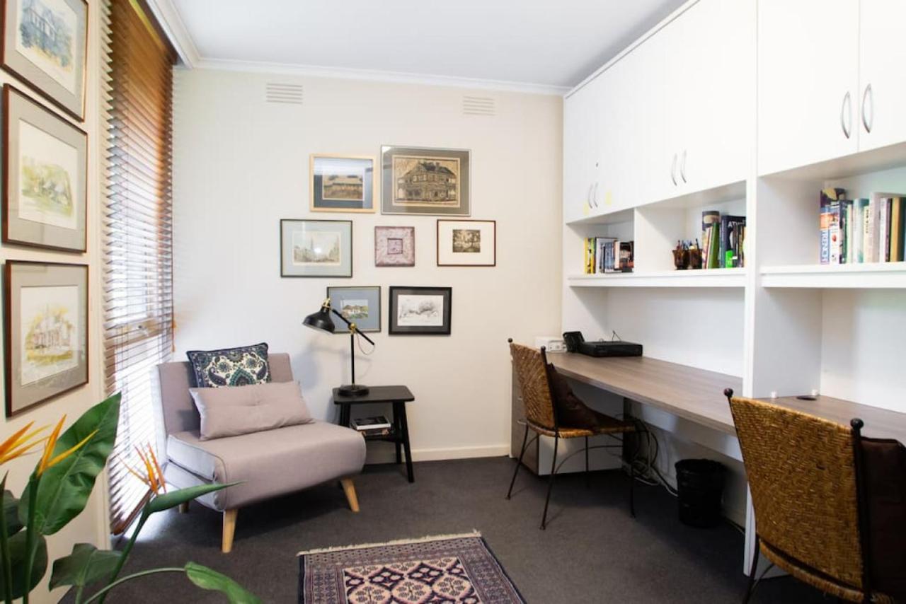Leafy Toorak Two Bedroom Executive * Melbourne