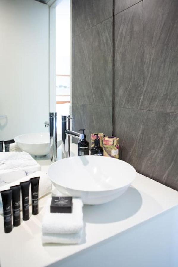 Leafy Toorak Two Bedroom Executive Holiday home *