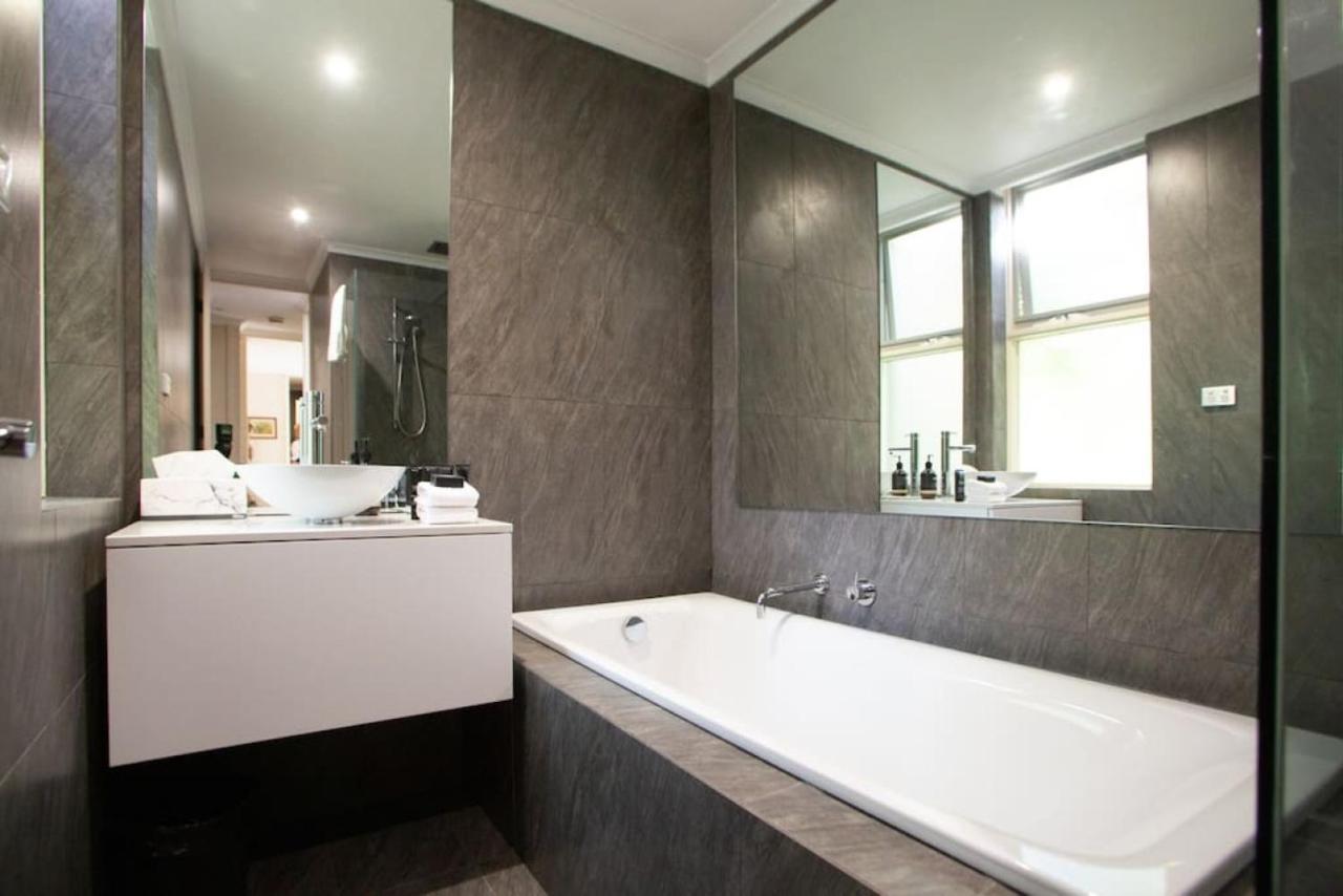 Leafy Toorak Two Bedroom Executive Holiday home Melbourne