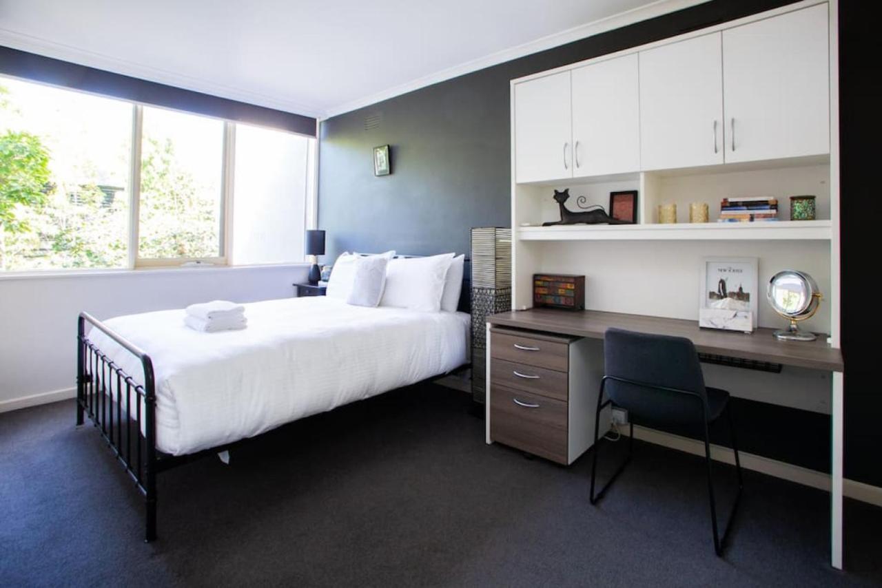 Leafy Toorak Two Bedroom Executive Holiday home