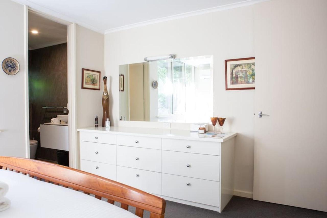 Holiday home Leafy Toorak Two Bedroom Executive