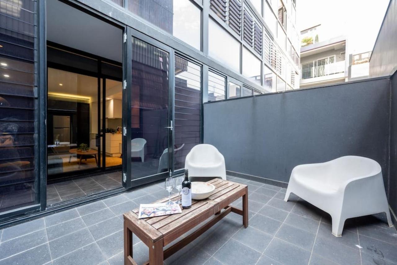 Prahran Prime Location Moments From Chapel Street Apartment