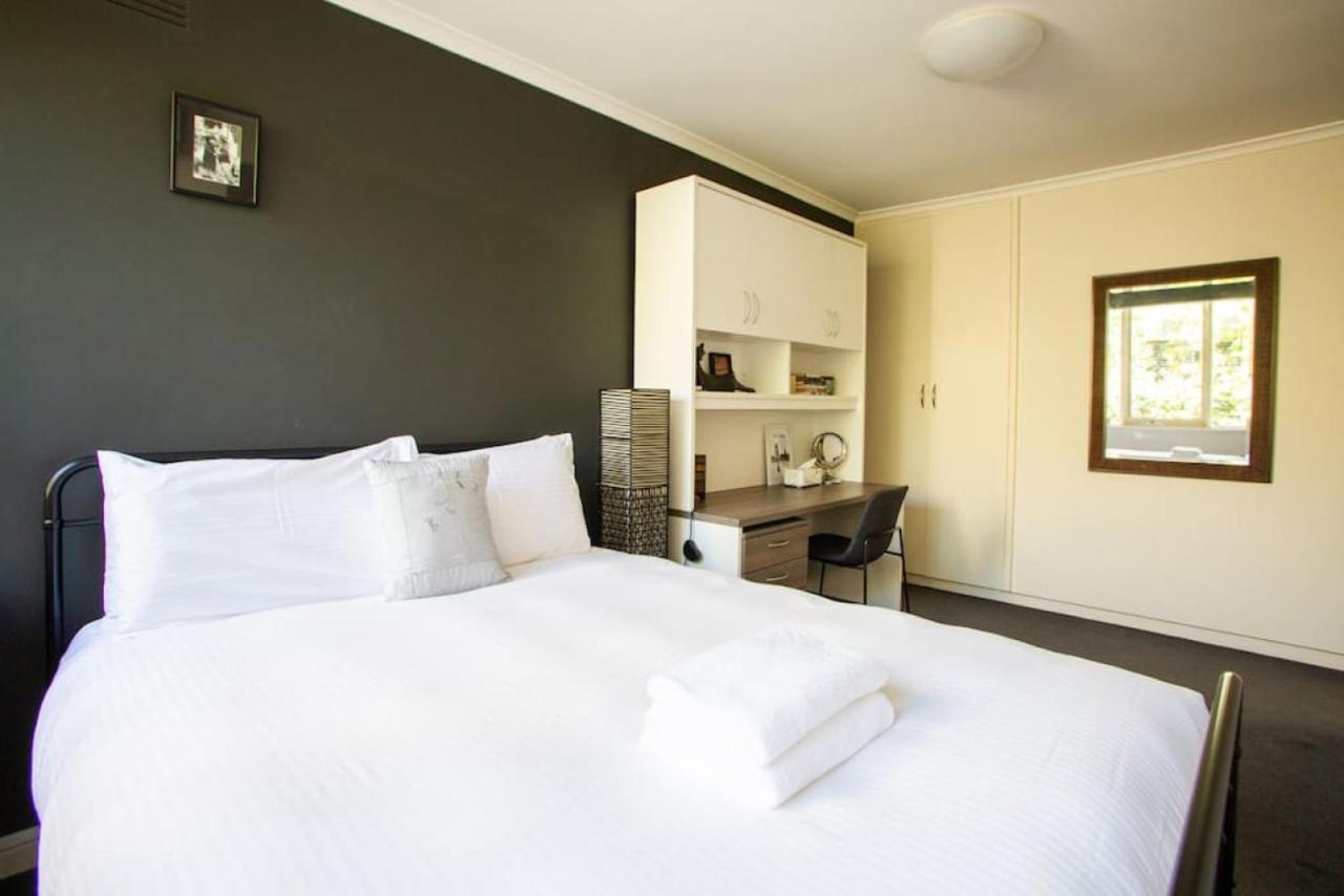 Leafy Toorak Two Bedroom Executive