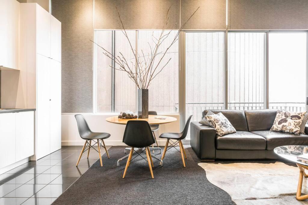 Escape At Collins 'penthouse' Cbd Apartment
