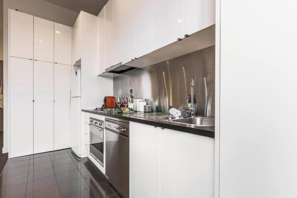 Apartment Escape At Collins 'penthouse' Cbd Melbourne