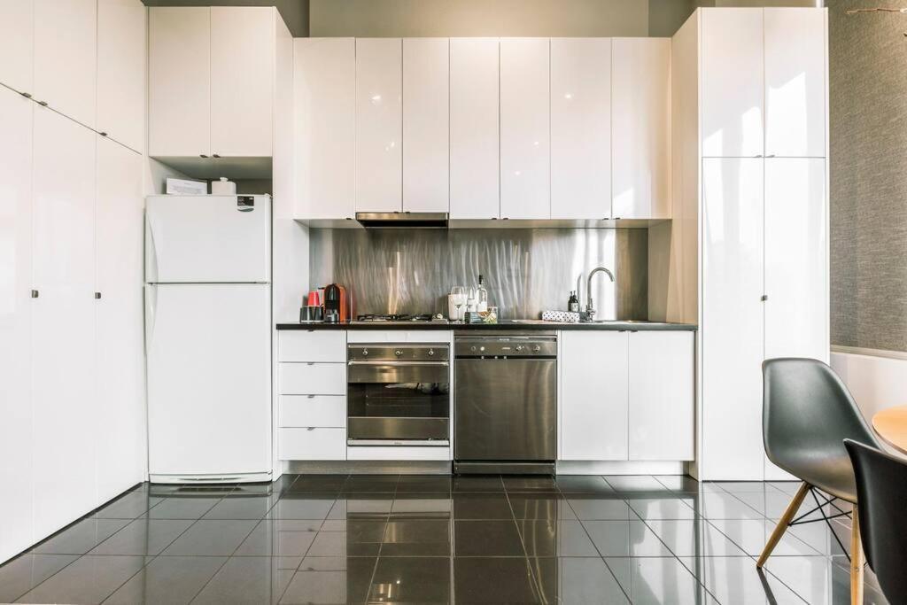Escape At Collins 'penthouse' Cbd Apartment Melbourne
