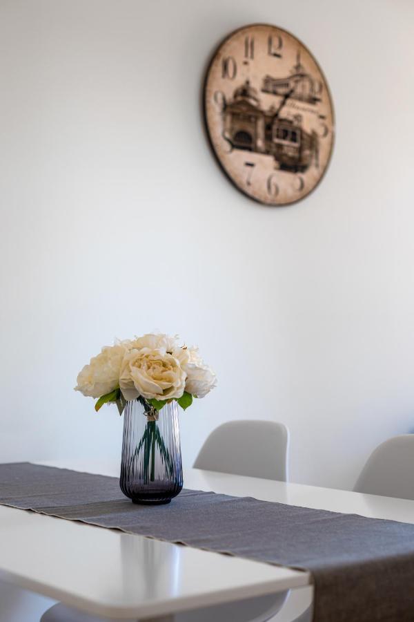 Apartment Vintage Charm 2 Bed Apt Near Flinders Station