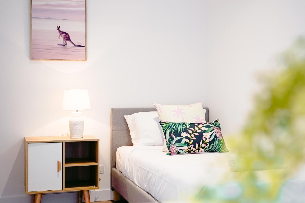 2 Bedrooms West Side Place Apartment *