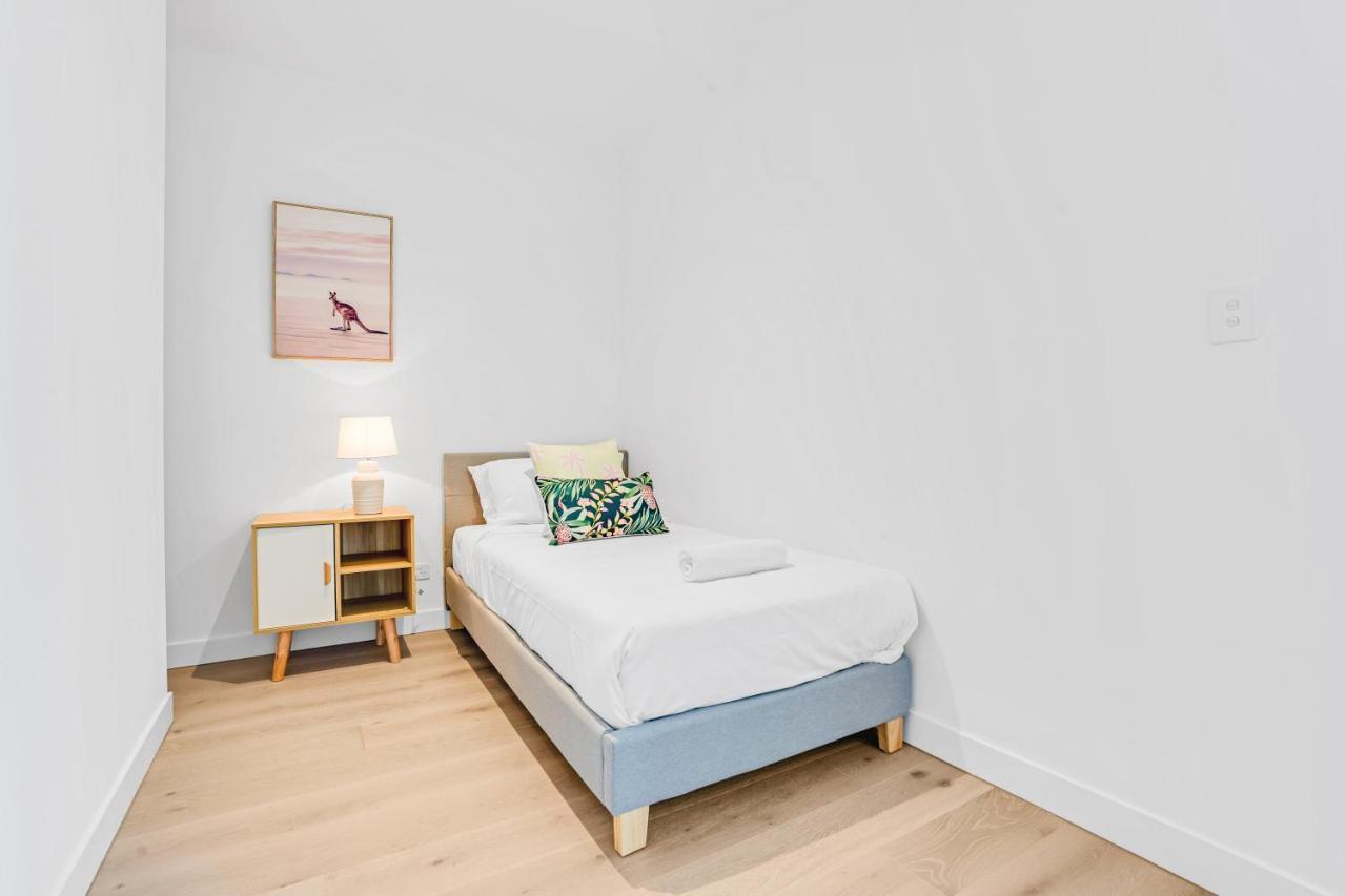 Apartment 2 Bedrooms West Side Place *