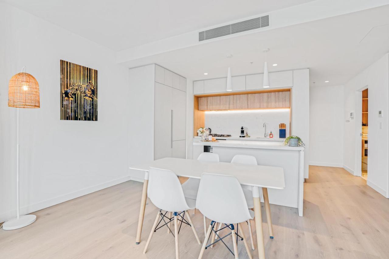 Apartment 2 Bedrooms West Side Place Melbourne