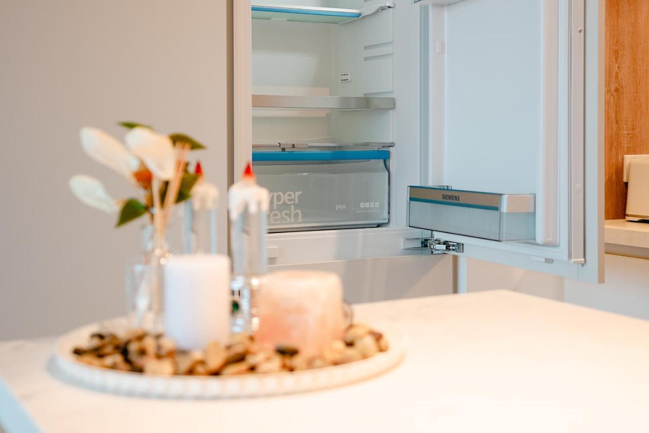 2 Bedrooms West Side Place