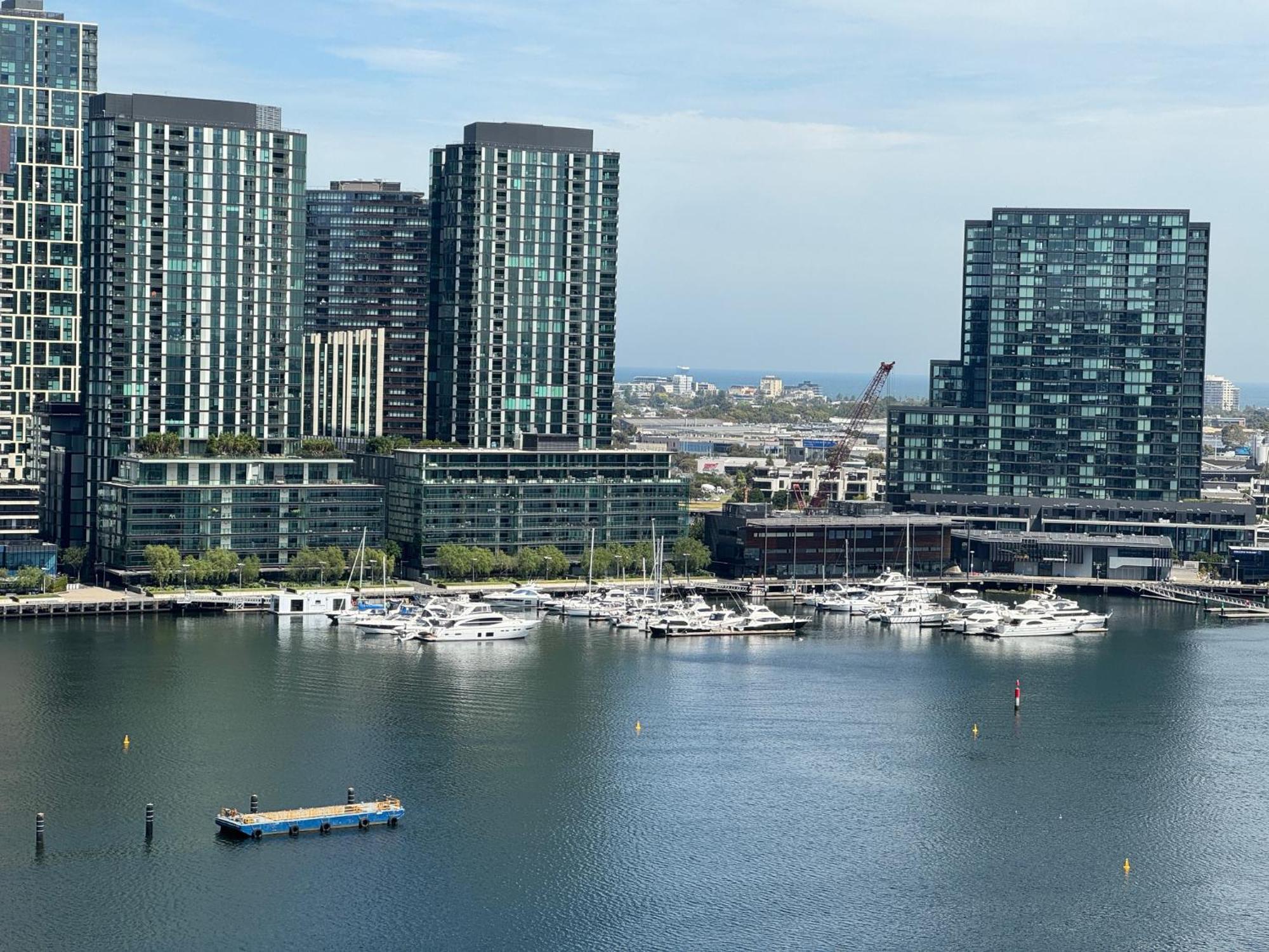 Akom At Docklands Aparthotel Melbourne
