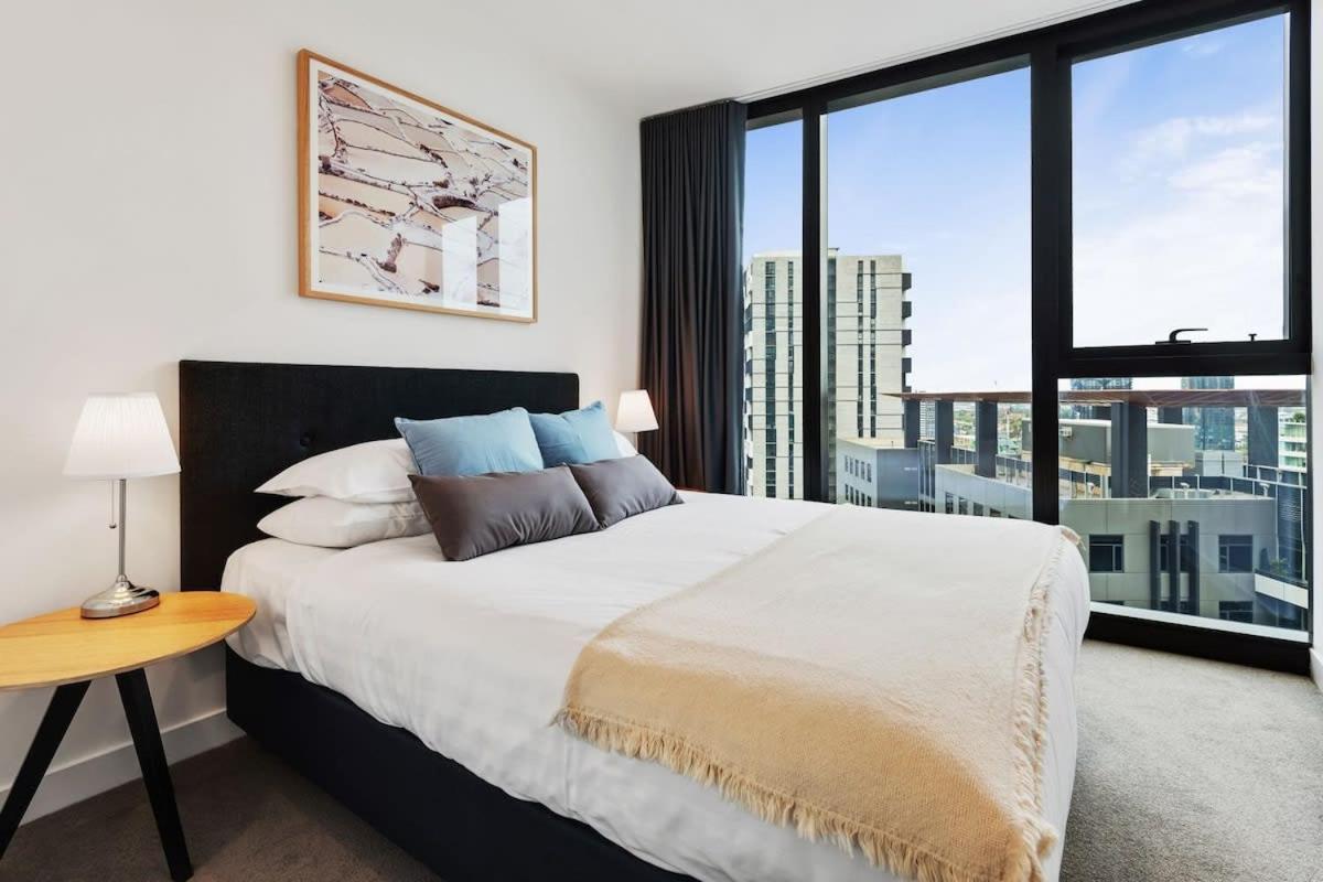 Stylish With Views & Entertaining Areas Apartment Melbourne